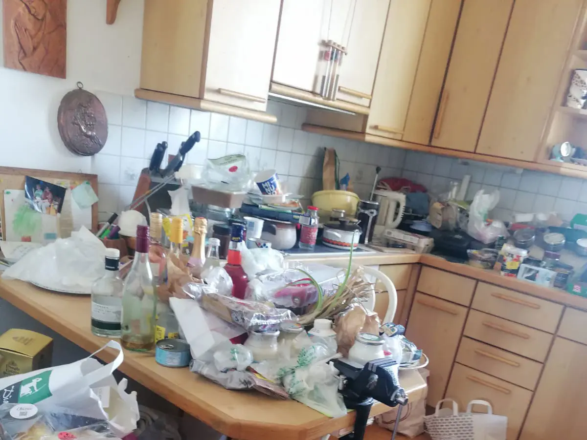 Team bei der systematischen Entrümpelung